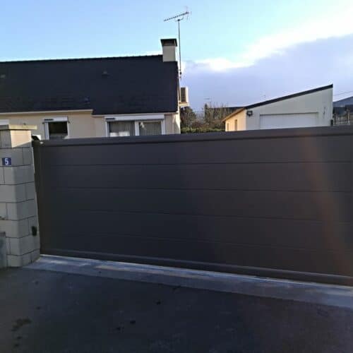 Portail coulissant SENERA / L 3 x H 1,4 m / Noir 2900 / 44530 GUENROUET