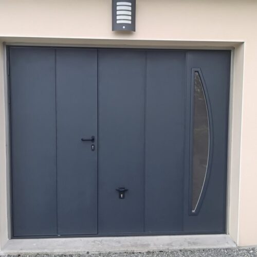 Porte de garage basculante avec portillon