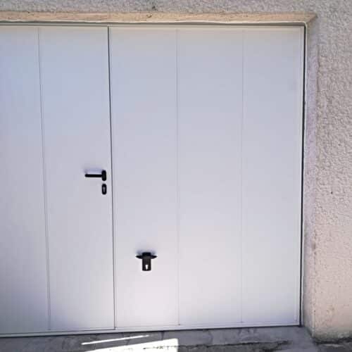 Porte de garage basculante avec portillon