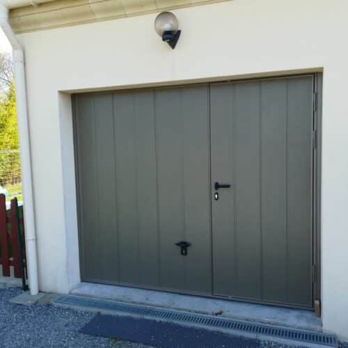 Porte de garage basculante avec portillon
