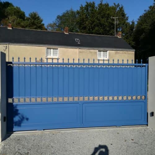 Portail coulissant MOLITOR C / L 3,5 x H 1,8 m / Bleu 5023 / 44810 HÉRIC