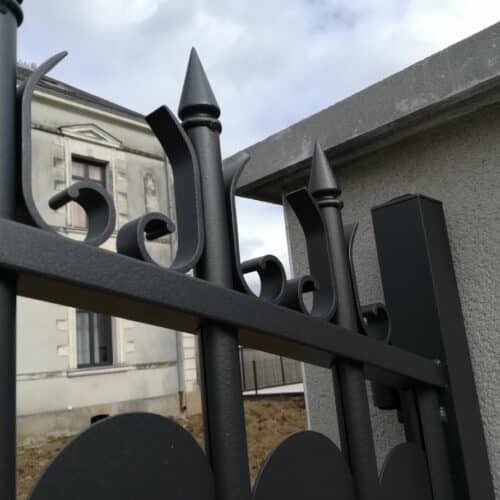 Décor pointes et volutes / 44470 CARQUEFOU