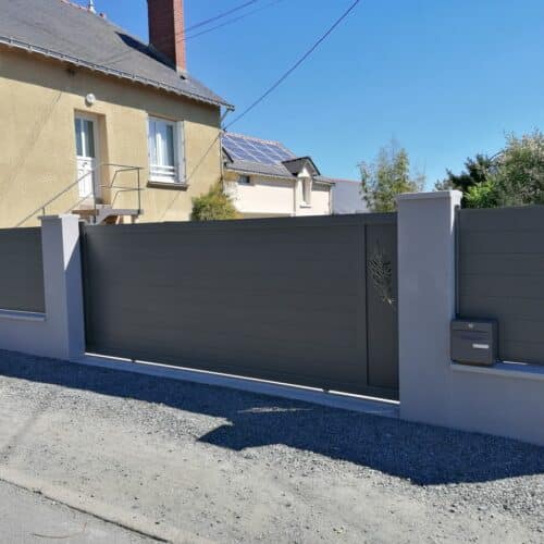 Portail coulissant / Décor plume / L x H m/ Gris / 44130 Blain