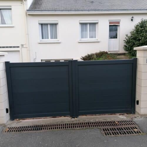 Portail 2 vantaux ANAE / L 2,5 x H 1 m / Gris 7016 / 44470 CARQUEFOU
