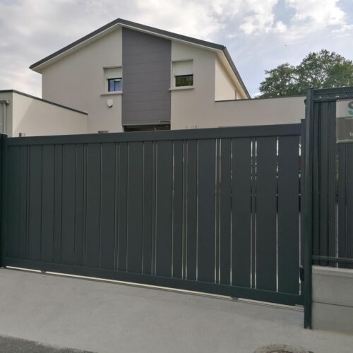 Portail coulissant CELINA / Gris 7016 / 44240 LA CHAPELLE SUR ERDRE
