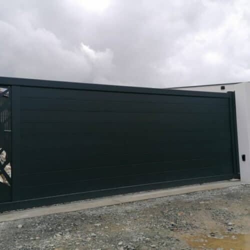 Portail coulissant ONEN / L 4 x H 1,6 m / Gris 7016 / 44360 VIGNEUX DE BRETAGNE