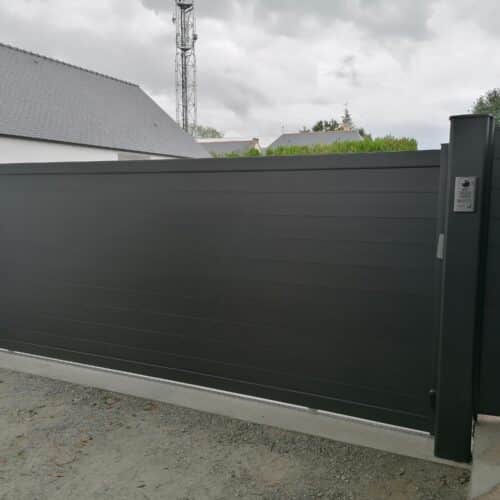 Portail coulissant /44810 HERIC